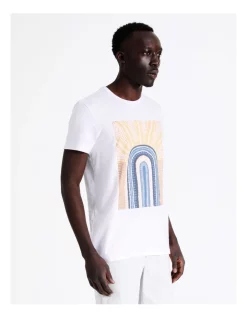 Outlet 👍 Emma Stenhouse X Blaq Blue MountaIn Placement Print Tee In White ❤️ -Fitbit Shop unnamed file 155