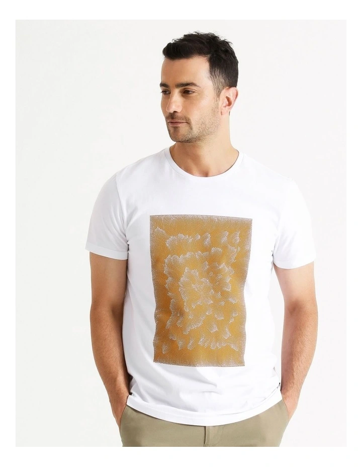 Buy ❤️ Yubu Napa Artists X Blaq Denise Johnson X Blaq Water Dreaming Placement Print Tee In White 🧨 2 Buy ❤️ Yubu Napa Artists X Blaq Denise Johnson X Blaq Water Dreaming Placement Print Tee In White 🧨 - Image 2